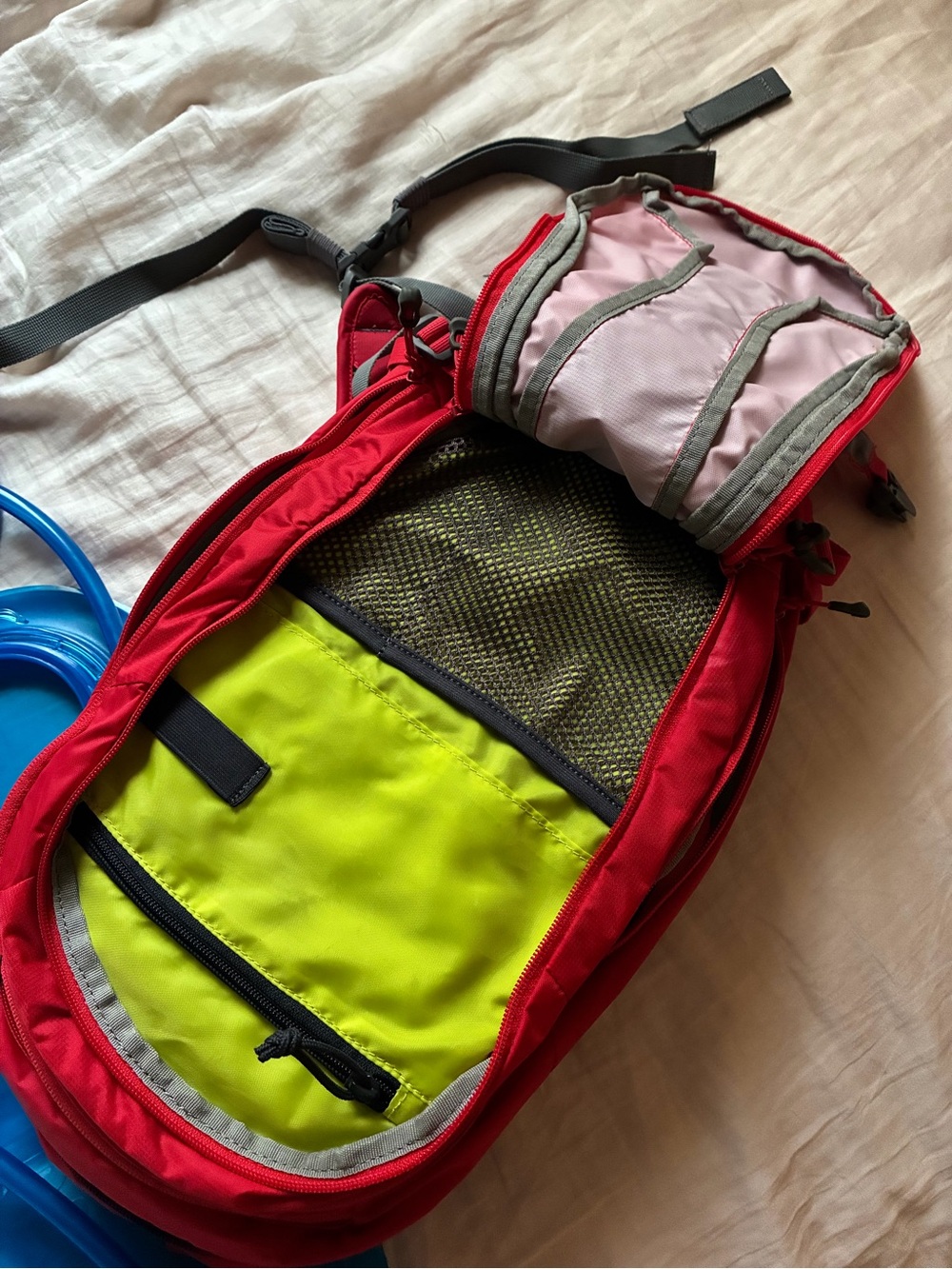 CamelBak M.U.L.E. 12 Hydration Pack Backpack - Red - Excellent Condition - Picture 9 of 16